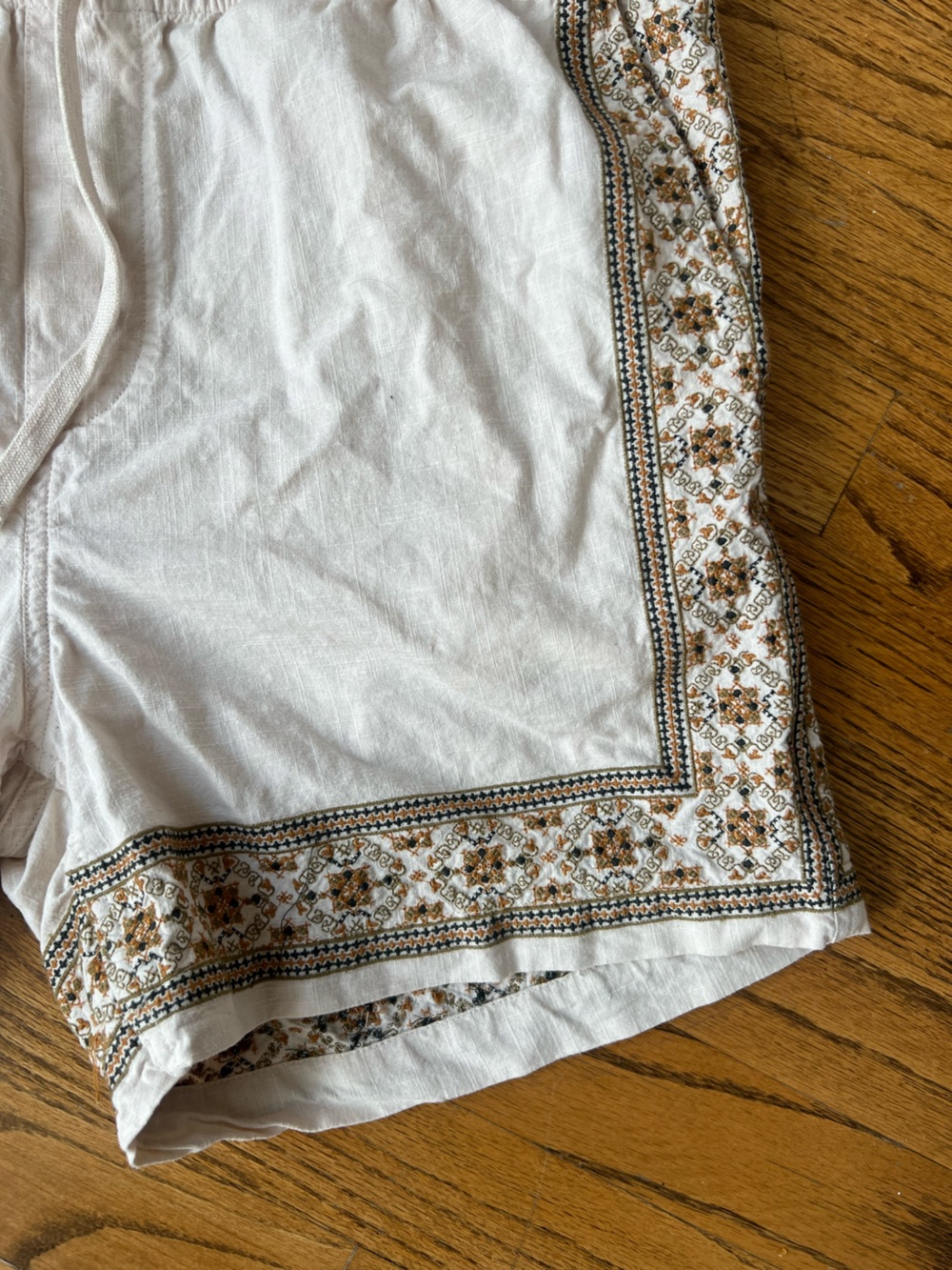 Todd Snyder Shorts with Embroidered Border - Small - Picture 2 of 7